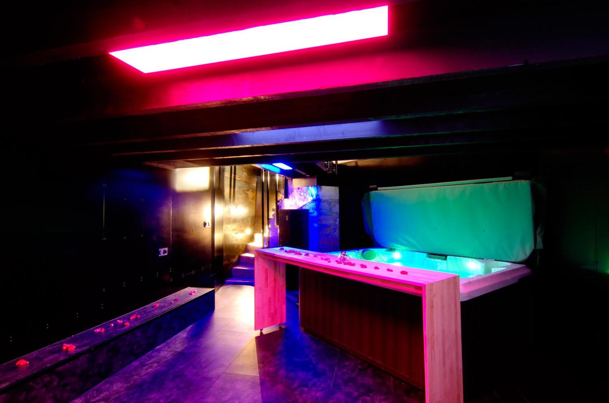Mieuxqualhotel Jacuzzi Privatif La Retro بوردو المظهر الخارجي الصورة